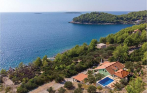 Beautiful Apartment In Karbuni With Wifi
